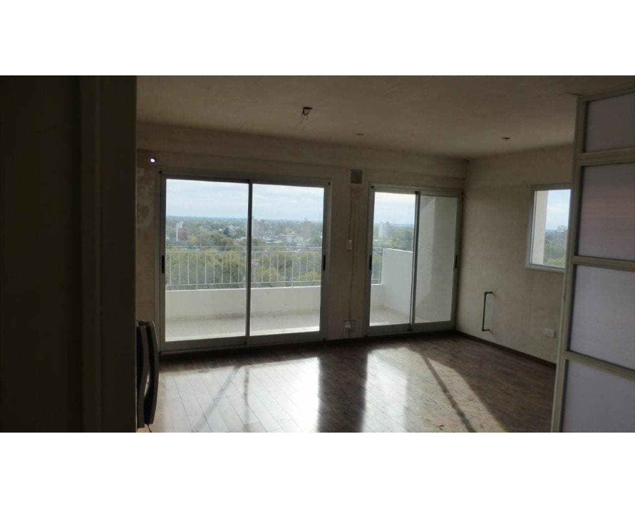 Lavalle 1300, dos dormitorios CON COCHERA!! Oportunidad a estrenar!! — foto 1